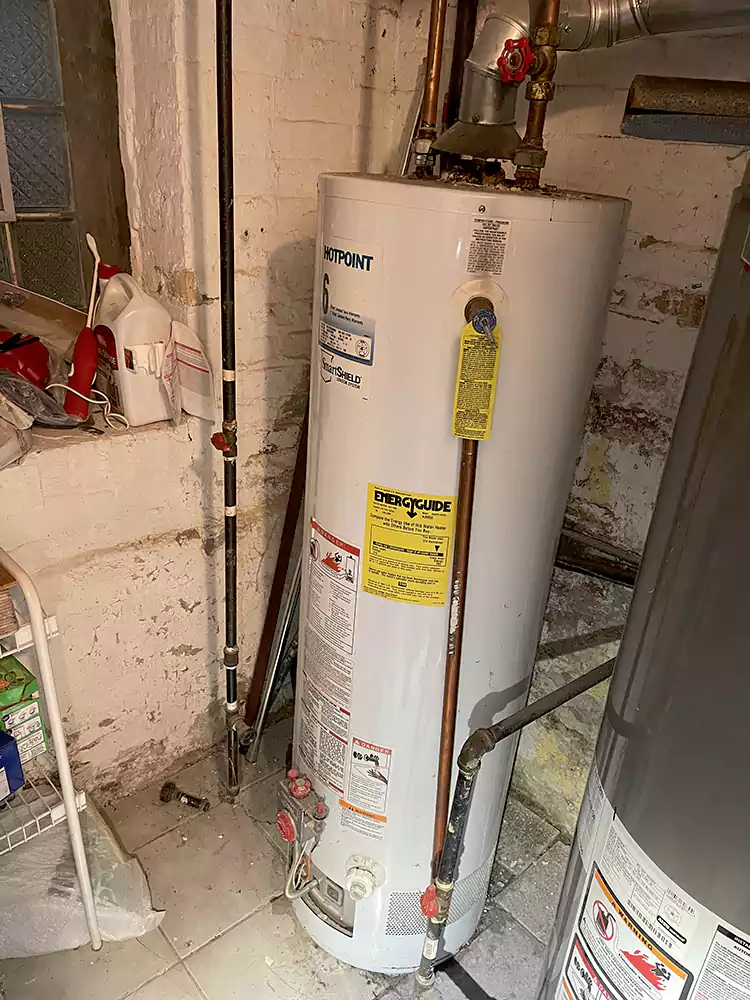 water heater with upper thermostat setting the heat