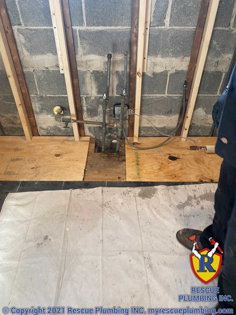 Flooded kitchen: kitchen drain repair logan square chicago neighborhood | emergency plumbing services chicagoland