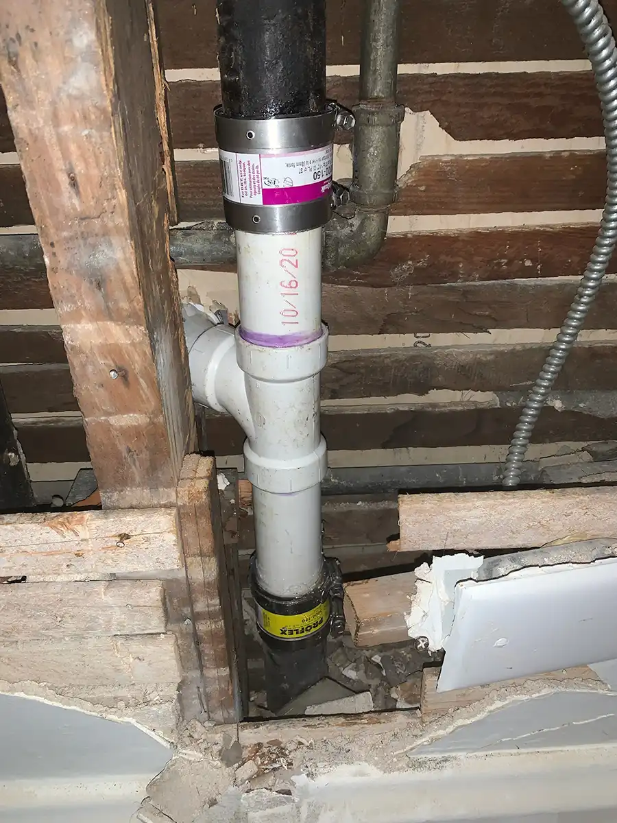 Kitchen sink clogged past trap. Assuming circled capped pipe ties into  where the plumbing goes into the wall? : r/Plumbing