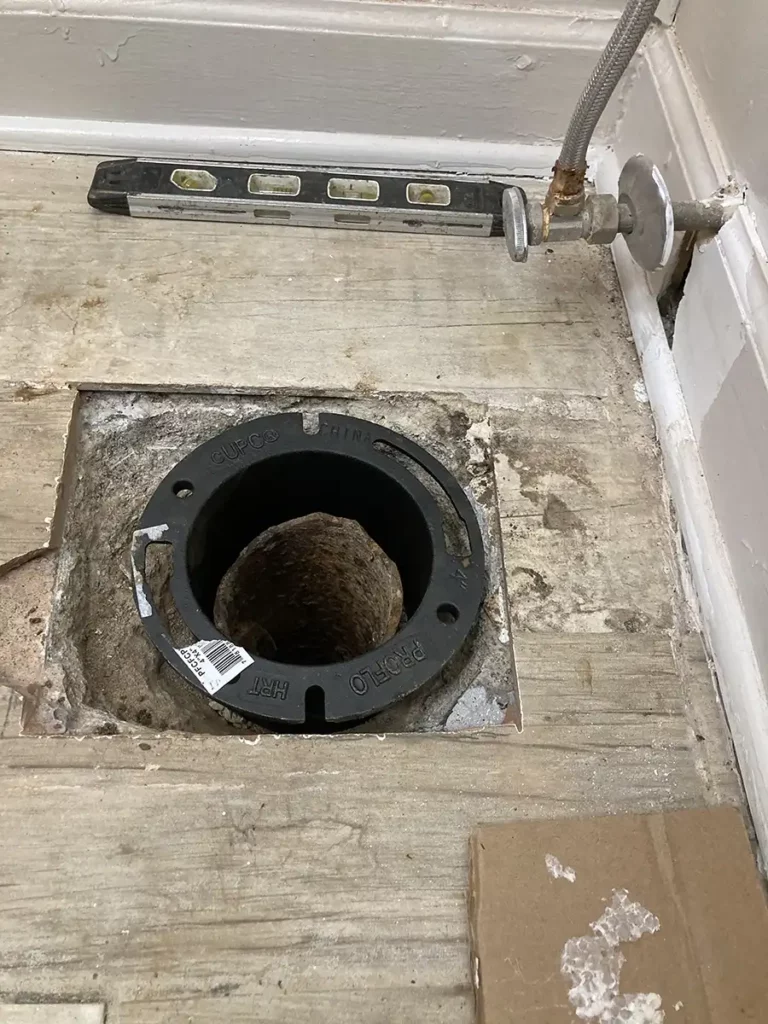 New flange installation in Lincoln Park