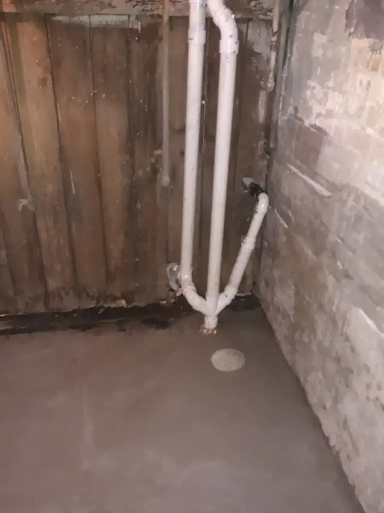 tight seal around curved piece of pipe