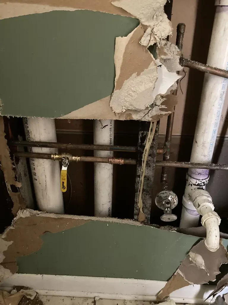 Shut off water access from damaged pipe