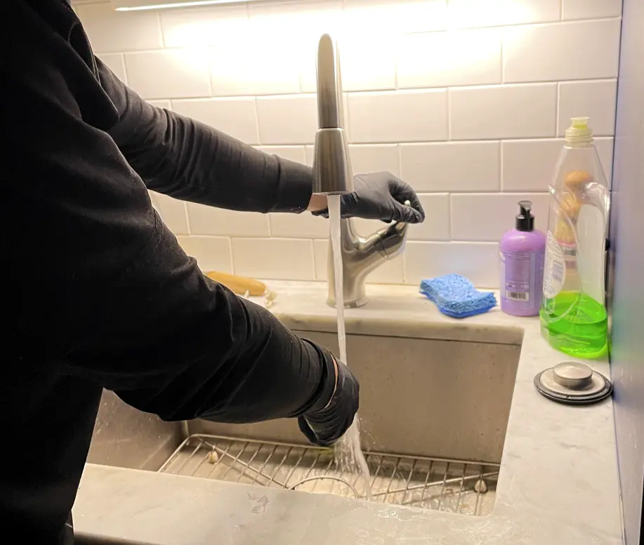 Rescue Plumber tests tap water in Chicago
