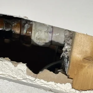 chicago plumbers finding leak during water heater service