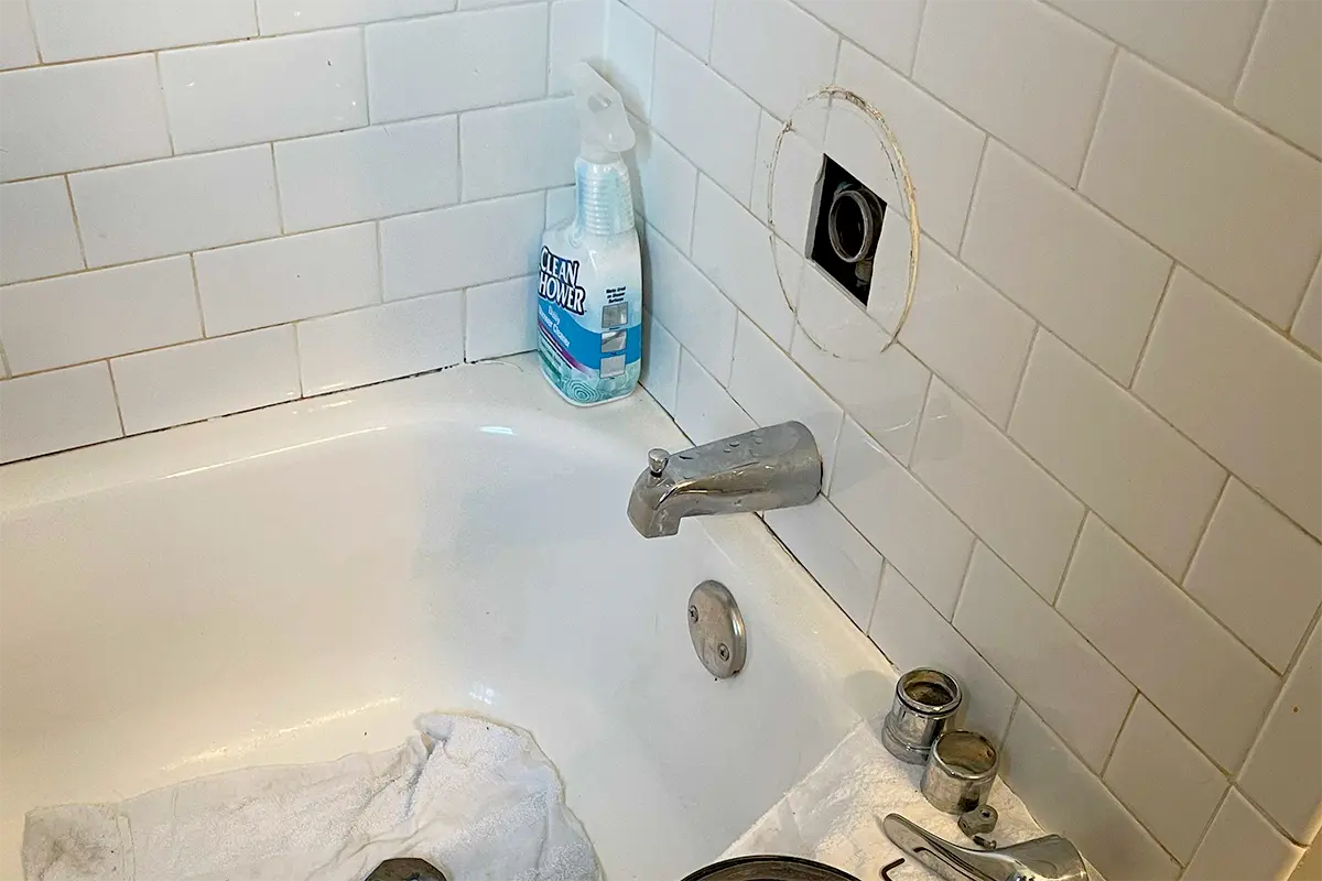 no hot water in bathtub faucet