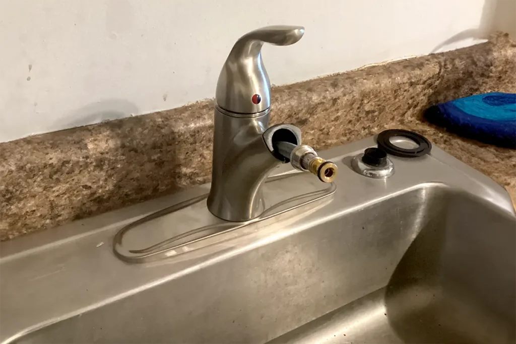 leaking kitchen faucet repair chicago illinois