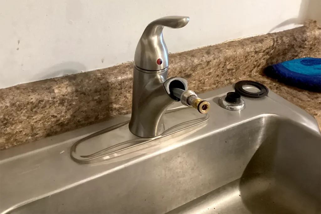 Leaking kitchen faucet repair chicago illinois