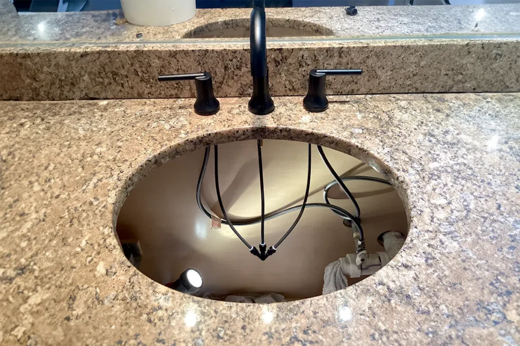 certified plumber repair sinks in customers home