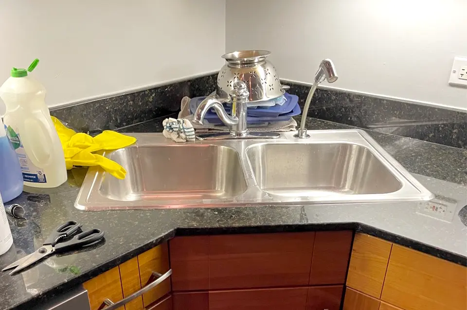 Professional kitchen sink replacement