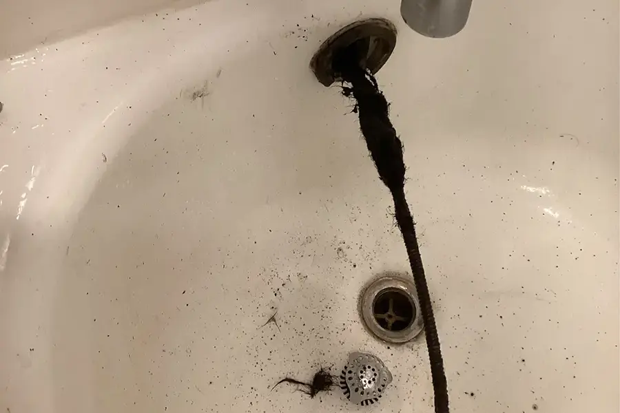 Drain snake for bathtub