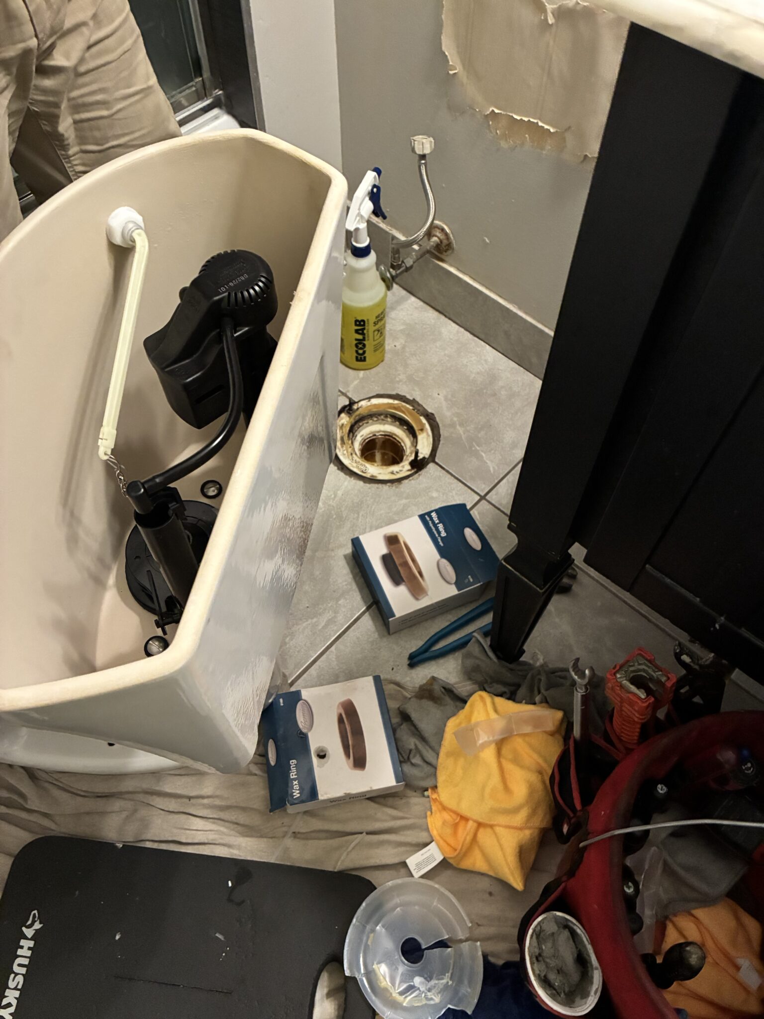 ceiling leak from toilet